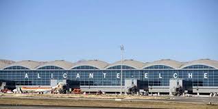 Exteriores de la terminal del aeropuerto de Alicante-Elche