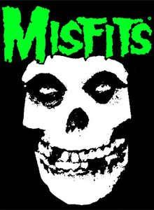 Foto calavera con el texto Misfits